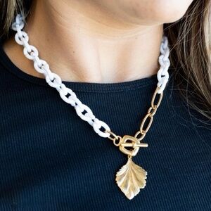 Talia necklace by Plunder. White chain link w/gold chain leaf pendant New in box